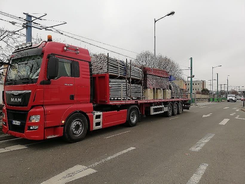 Convoi exceptionnel TLS — engin de chantier articulé